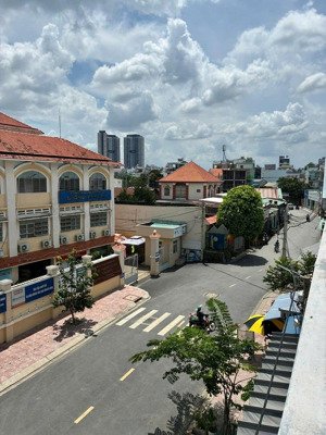 bán nhà phố liền kề đường lê hữu kiều p. bình trưng tây tp. thủ đức (cách nguyễn thị định 40m)