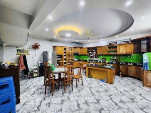 nhà mặt tiền 158m2, 5 tầng, thang máy, phường 1 gv, gần sân bay - chỉ 130tr/m2