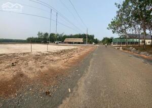 BÁN ĐẤT 2 500M2 GIÁ 180TR GỌI O938889035 SỔ RIÊNG SÁT CHỢ