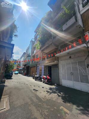  SĂN HÀNG HIẾM Q3 – MẶT TIỀN CƯ XÁ ĐÔ THÀNH “NỘI KHU VIP”-TRỆT 4 LẦU – GIÁ CHỈ 13.5 TỶ!