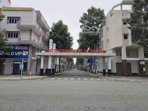 cho thuê nhà phố unitown tpm mặt tiền đường trục chính