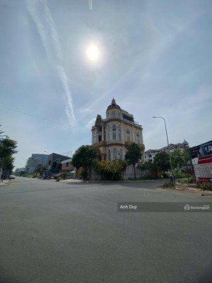 khuôn đất xd hầm + 12 tầng mt nguyễn xí đoạn 2 chiều, q.bt. dt: 710m2. giá: 102 tỷ (143tr.m2).