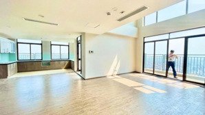 bán căn góc 3pn 2wc dt 168m2 thông thuỷ, tầng cao, nội thất cơ bản cđt,đã có sổ sẵn sàng giao dịch