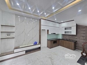 nguyễn đức cảnh - 30m - 6 tầng - 7.8 t ỷ- ngõ thông - ô tô đỗ cửa - hoàng mai