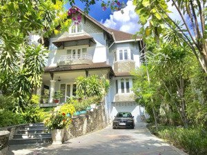 tòa nhà vip ngay trần não, q2, 8x25, hầm 5 tầng, hđt 180tr chỉ 64.8 tỷ