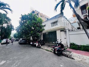 bán nhà 106 thành thái, phường 12, quận 10 ( bề ngang siêu to ): dt:12,5x6m , 3 tầng , giá 15,9 tỷ