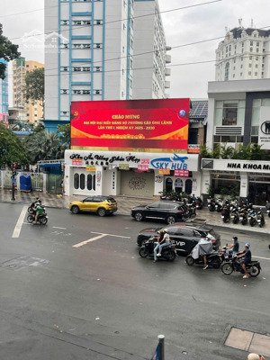 góc 2mt tại quận 1 cho thuê chỉ 120tr , ngang 15m , kết cấu 2 tầng , dtsd : 450m2 rẻ nhất khu vực