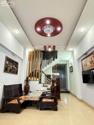 Cho thuê nhà 2 tầng, kiệt đường Phan Châu Trinh, Hải Châu, Đà Nẵng. Diện tích 50m2. Giá 10 triệu/tháng