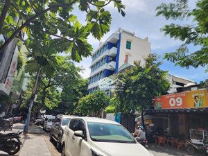 hàng hiếm nhà 4 tầng. đường hoàng văn thụ. trung tâm đà nẵng. vị trí rất đẹp.