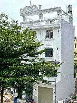 nhà giá: 7,2 tỷ, dt: 8*11m, 1 lửng + 3 lầu + sân thượng, đường lê văn lương, xã nhơn đức, nhà bè