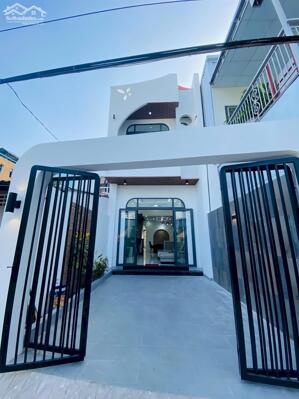 Chủ chuyển chỗ ở cần bán lại nhà 1 trệt 1 lầu ngay gần cổng chào Vĩnh Cửu , giá chỉ 1ty950 nhận nhà