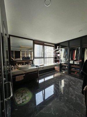 bán chung cư 17t6-trung hòa nhân chính, diện tích: 153m2, 3 phòng ngủ, giá: 10.1 tỷ. lh: 