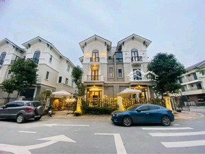 bán biệt thự song lập 135m 3 tầng hiện đại, gần công viên trung tâm
