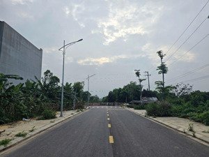 bán lô giãn dân lãm trại vân dương bắc ninh. nhìn hồ lớn dt 162m2 + mt 9m. hướng đông bắc