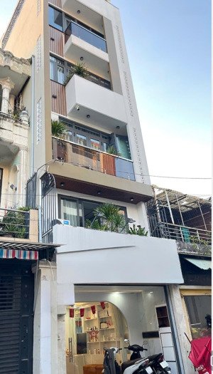 nhà còn thơm mùi sơn -chính chủ cho thuê nhà mặt tiền đoạn đẹp nhất số 55 đường 3/2 q10