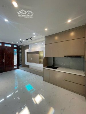 siêu phẩm di trạch 45m x 5 tầng giá chỉ 6,6 tỷ .sát vành đai 3.5 phân lô ô tô vào nhà