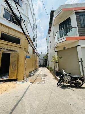 bán nhà hẻm 6m thông tân quý (4x12m 5pn, mới xây tiện vào ở, nội thất cao cấp, 3 lầu st) giá 8.8 tỷ