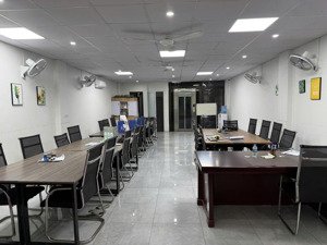 cho thuê tầng 2 shophouse mặt phố giá 12tr/tháng lh 