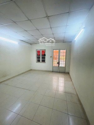 bán nhà đường trường chinh, dt: 4x18m 1 lầu, ngay ngã tư bảy hiền, cách mặt tiền đúng 2 căn