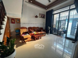 bán nhà 3 tầng hẻm lương văn can phường vĩnh hải . diện tích 64 m hướng tây đường rộng 8 m giá 5 ty