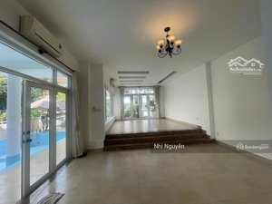 cho thuê biệt thự cao cấp thảo điền hồ bơi sân vườn compound an ninh, 1 hầm trệt 2 lầu,4pn, sân ôto