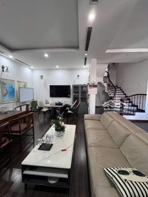 chính chủ cho thuê biệt thự song lập 215m2 ở khu đô thị starlake - tây hồ tây.