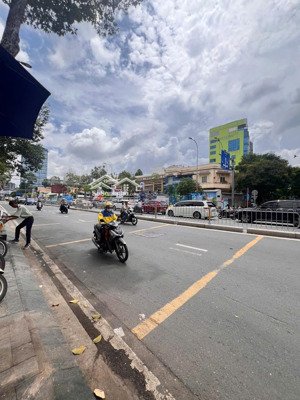 siêu phẩm nhà mặt tiền đường 3/2 - diện tích: 4x25m - vỉa hè 10m - giá 3x tỷ