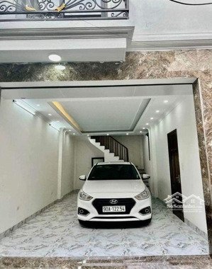 bán nhà 5 tầng ô tô đỗ cửa,kim chung,gần đường 422b,gần trường,chợ,ngõ thông rất thuận tiện đi lại.