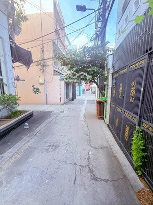 hot nhà mới hxh - 100m tới aeon tân phú - giá 3.x tỷ