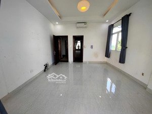 biệt thự mtnb bình phú - đường số 44, 8x16m 1 hầm 1 trệt 1 lầu gần chợ
