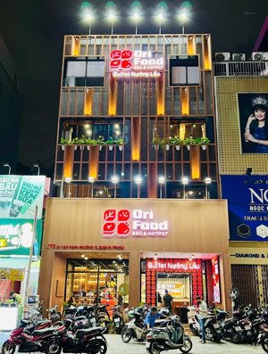 cho thuê mt 473 sư vạn hạnh q10, (dt: 8x17m 4 tầng trống suốt cạnh vạn hạnh mall)