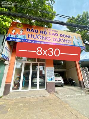 Cho thuê mặt bằng ngang 8m mặt tiền 3 tháng 2 gần đại học cần thơ