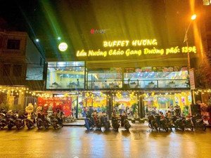 cần cho thuê mặt bằng phố nguyễn văn tuyết,phố ẩm thực , mặt tiền 11m, giá trên 100tr