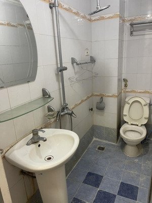 cho thuê phòng 1 khách 1 ngủ (hoặc 2 ngủ) ngõ 258 tôn đức thắng, 33m2, đủ đồ. đt: 