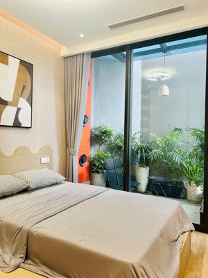 với 9tỷ 3 sở hữu ngay căn hộ 3pn chung cư landmark, có khoáng nóng lên tận căn hộ và bể bơi 4 mùa