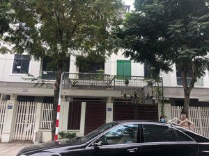 chính chủ gửi bán gấp nhà vườn geleximco, đấu lưng shophouse đường lê trọng tấn nội thất gỗ xịn