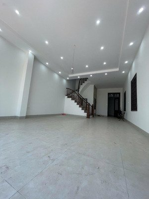 bán nhà mặt phố lô góc 2 mặt thoáng