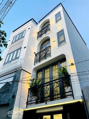 nhà đẹp ở ngay trên đường lê văn sỹ - q3. 63m2. đang cho thuê 25 tr/th. gần cầu lê văn sỹ