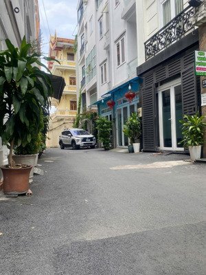 hxh - 4 tầng - ngay hàng xanh sát q1 - tiện ra chợ bà chiểu - ngã tư hàng xanh