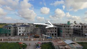 cần bán căn biệt thự lô góc diện tích 270m2 xây 3 tầng giá tốt. lh 