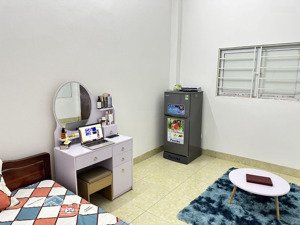 cho thuê phòng ngõ 87 yên xá khép kín thang máy có gác xép điều hòa nóng lạnh máy giặt giá 3.4 tr
