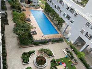 chính chủ cho thuê căn góc 70m2 có 2 phòng ngủ, 2 wc, full nội thất, view đẹp lầu 6