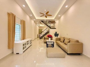 sở hữu nhà quận phú nhuận đường hoa sứ 60m2, mặt tiền đường 10m, shr gần coopmart