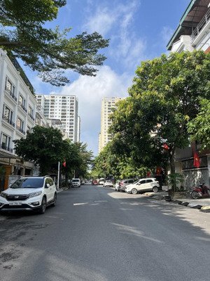 khu đô thị văn khê nhà đẹp, đường lớn hiếm có, 83m2, ở cực sướng, văn phòng kinh doanh. giá tốt.