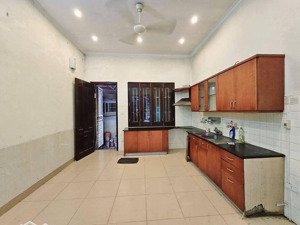 phân lô cán bộ - ôtô đỗ cửa ba đình - kinh doanh văn phòng - 2 thoáng trước sau - sổ đep