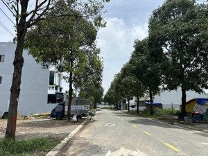 chính chủ gửi đường số 93 tdc phú chánh, đường đẹp toàn biệt thự. dt 5x30 full giá tốt
