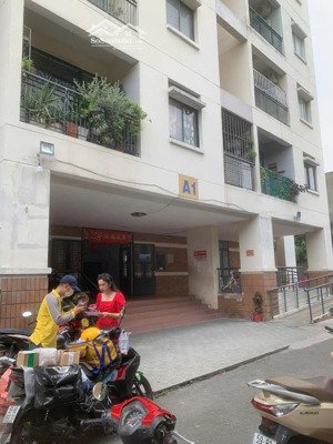 bán căn hộ chung cư 312 lạc long quận q.11 dt 67m2, 2 phòng ngủ giao thông thuận tiện