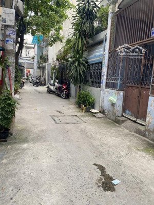 bán gấp nhà 2 tầng ngay gò dầu gần aeon mall- 33m2 nở hậu- hẻm ô tô- shr,hoàn cổng đủ-nhỉnh 3 tỷ