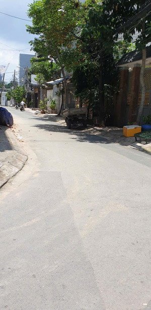 gia đình cần pass lại nhà âu dương lân dtsd 110m2 hẻm hơn 6m, khoảng 100m dọn vào ở ngay