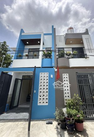 vợchồng lydị, chia tài sản nên em cần bán gấp căn nhà ở quận 11 sổ hồng riêng